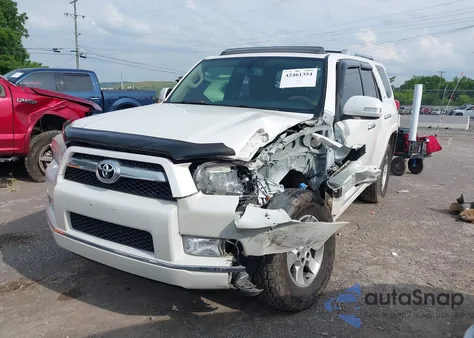 2013 Toyota 4Runner Sr5 z USA, uszkodzony, nr VIN JTEBU5JR1D5134754